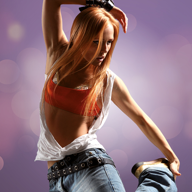 Junge Frau tanzt HipHop